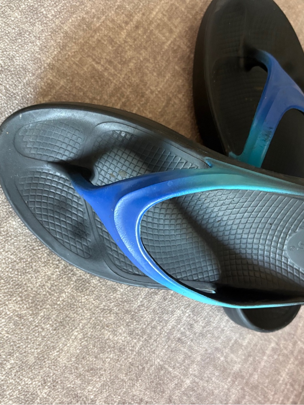 Oofos blue flip flops size 6 w - Picture 5 of 6